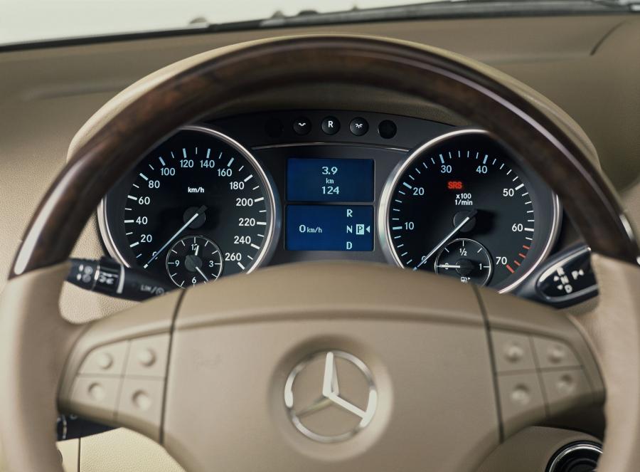  Mercedes-Benz ML-Class 2006 года  (фото 329 из 400)